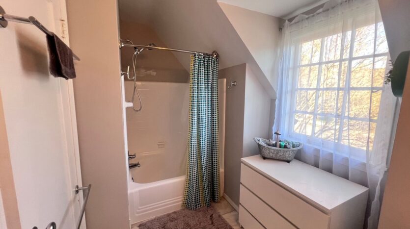 3987 Turnley Ave - Oakland - California - 4 bed, 2 bath rental property