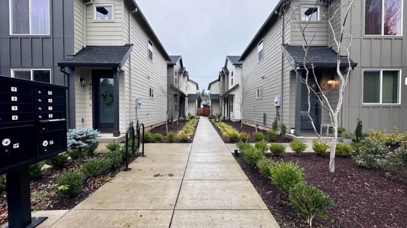 4047 SE 115th Ave - Portland - Oregon - 4 bed, 2.5 bath rental property