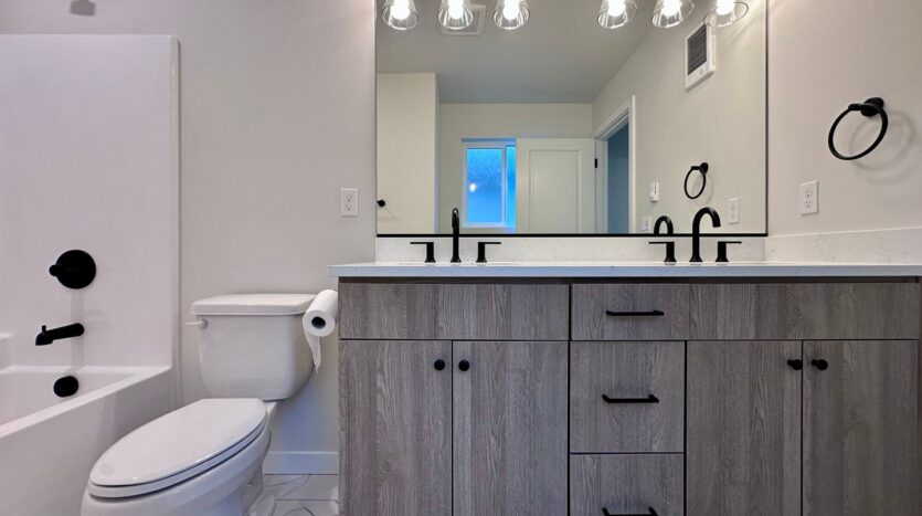 4047 SE 115th Ave - Portland - Oregon - 4 bed, 2.5 bath rental property