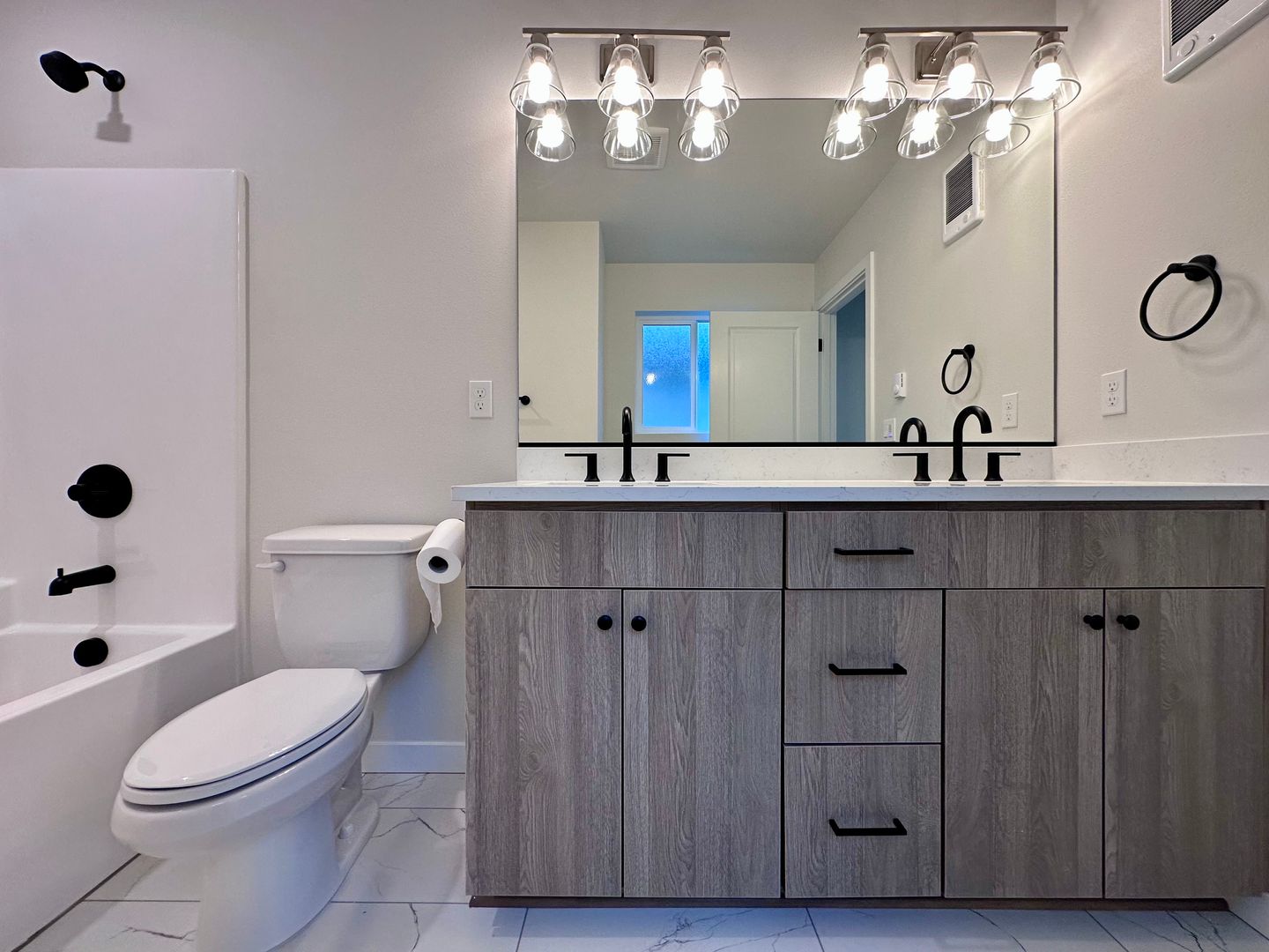 4047 SE 115th Ave - Portland - Oregon - 4 bed, 2.5 bath rental property