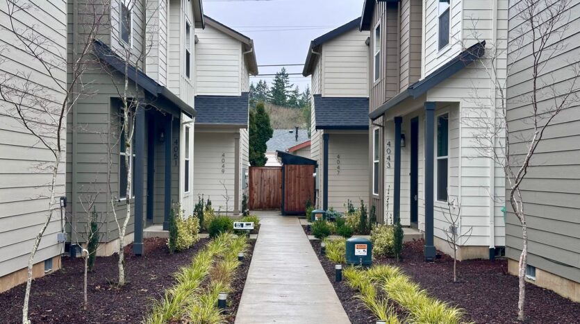 4047 SE 115th Ave - Portland - Oregon - 4 bed, 2.5 bath rental property