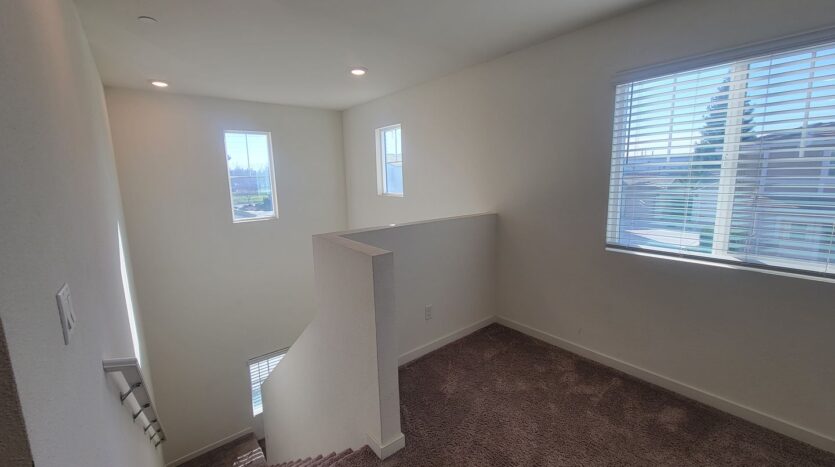 4364 Silver Cedar Ln - Sacramento - California - 3 bed, 2.5 bath rental property