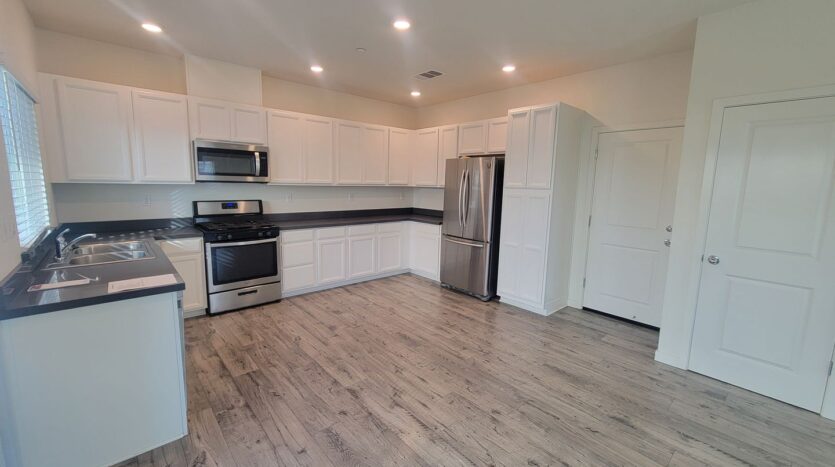 4364 Silver Cedar Ln - Sacramento - California - 3 bed, 2.5 bath rental property