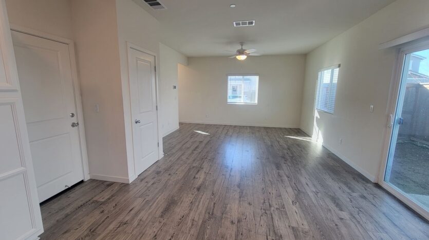 4364 Silver Cedar Ln - Sacramento - California - 3 bed, 2.5 bath rental property