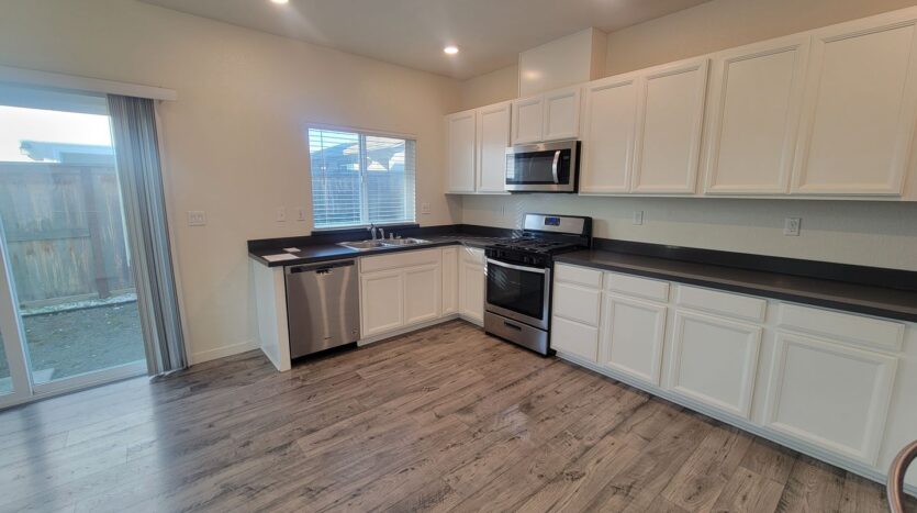 4364 Silver Cedar Ln - Sacramento - California - 3 bed, 2.5 bath rental property