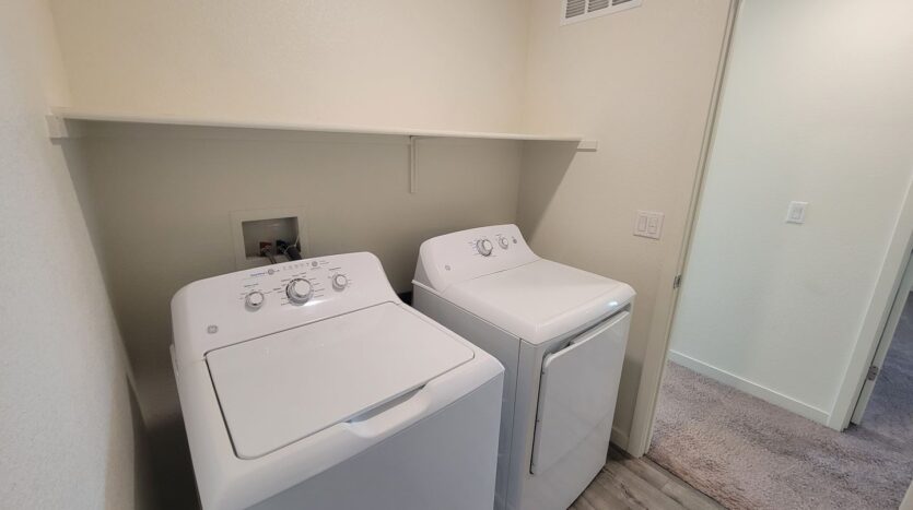 4364 Silver Cedar Ln - Sacramento - California - 3 bed, 2.5 bath rental property