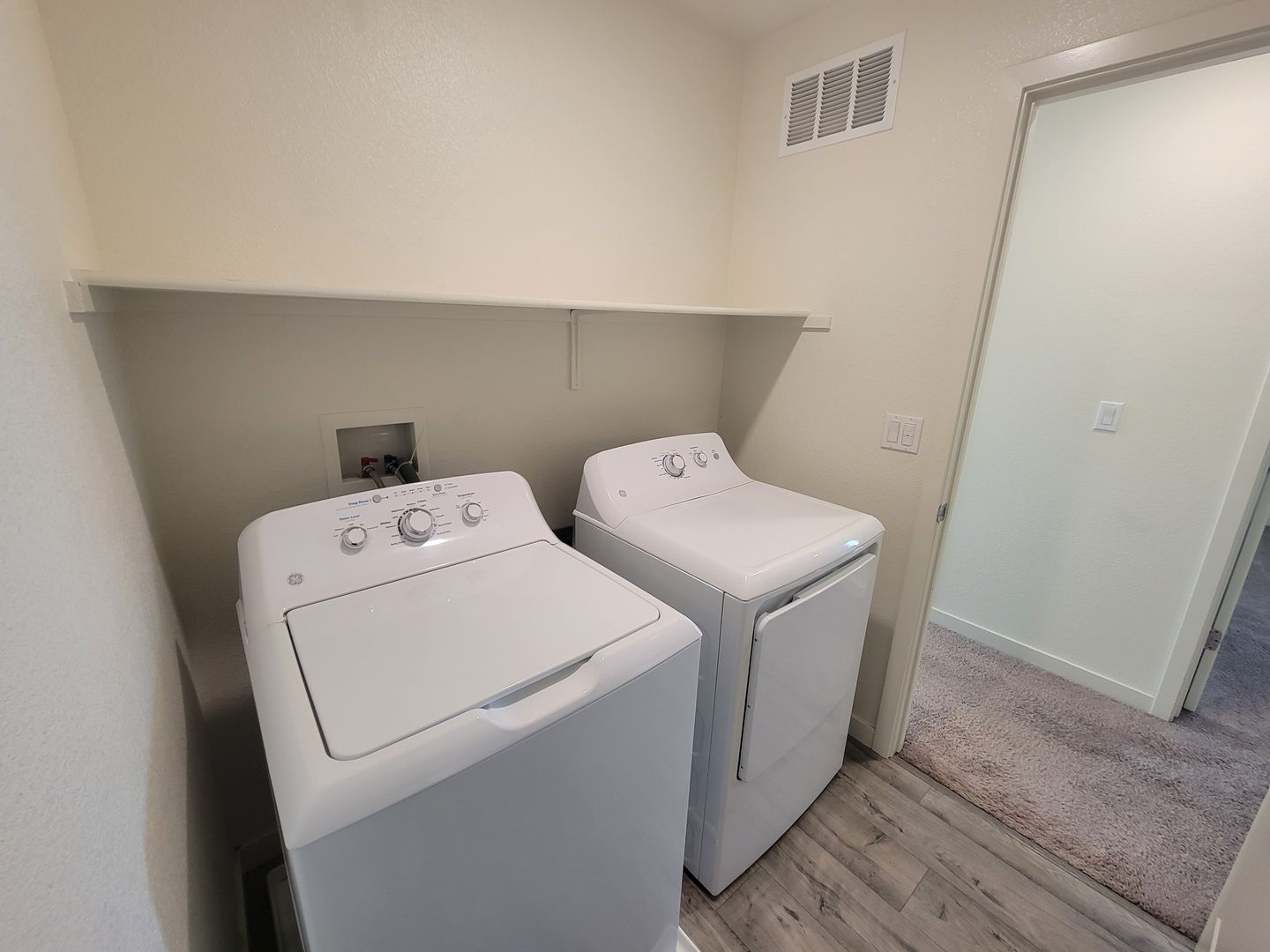 4364 Silver Cedar Ln - Sacramento - California - 3 bed, 2.5 bath rental property