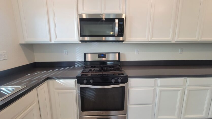 4364 Silver Cedar Ln - Sacramento - California - 3 bed, 2.5 bath rental property