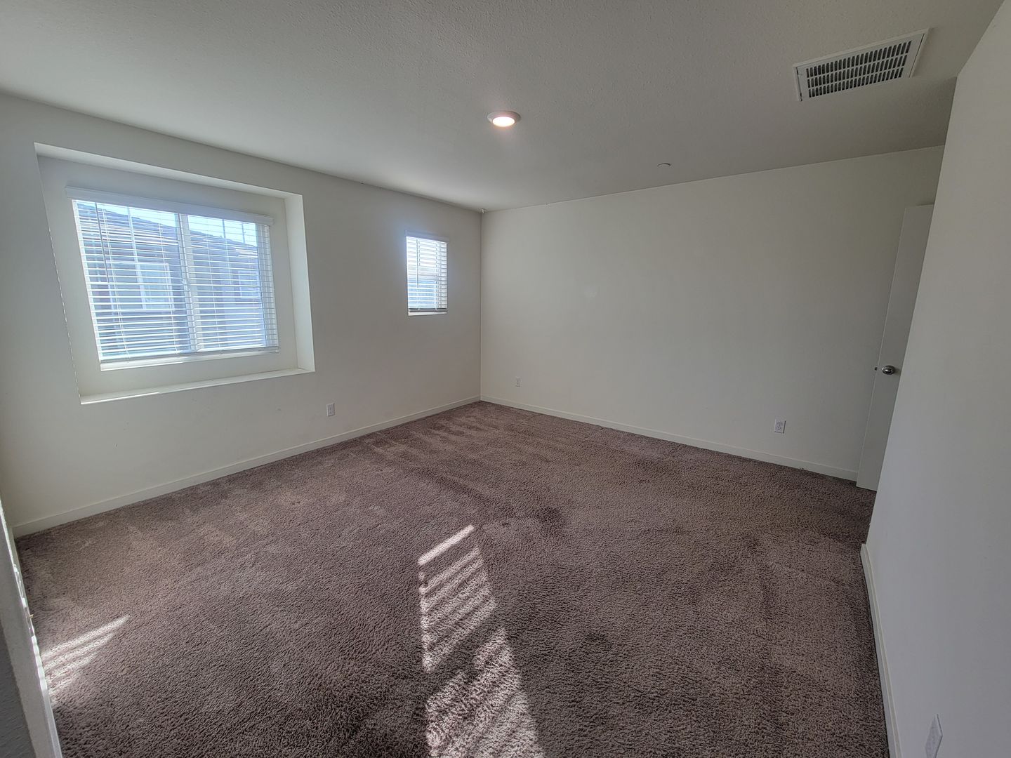 4364 Silver Cedar Ln - Sacramento - California - 3 bed, 2.5 bath rental property