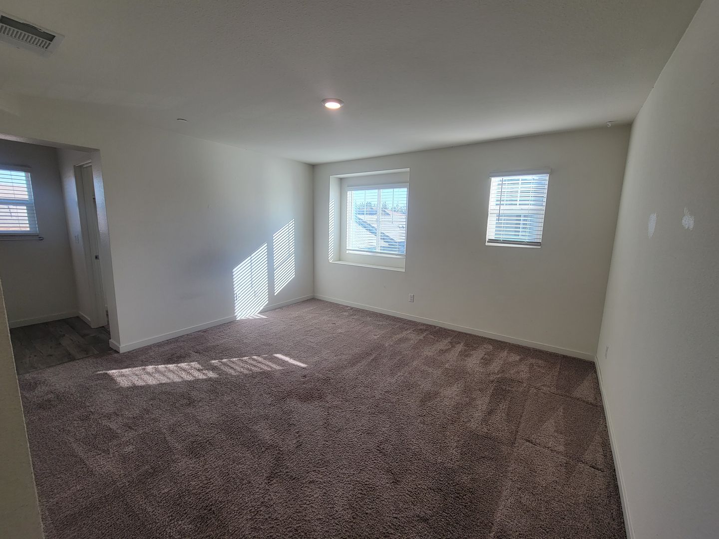 4364 Silver Cedar Ln - Sacramento - California - 3 bed, 2.5 bath rental property