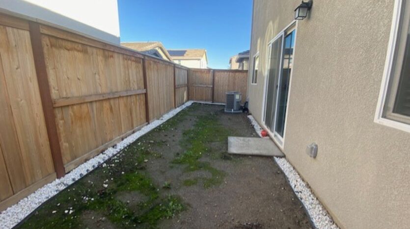 4364 Silver Cedar Ln - Sacramento - California - 3 bed, 2.5 bath rental property