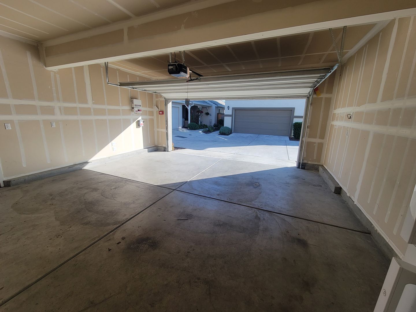 4364 Silver Cedar Ln - Sacramento - California - 3 bed, 2.5 bath rental property