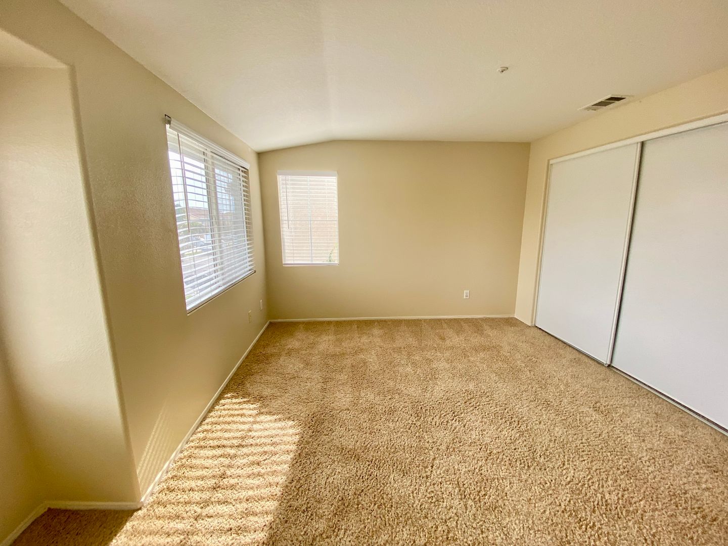 5485 Dunbar Dr - Oxnard - California - 4 bed, 3 bath rental property