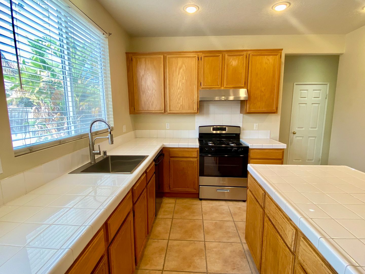 5485 Dunbar Dr - Oxnard - California - 4 bed, 3 bath rental property