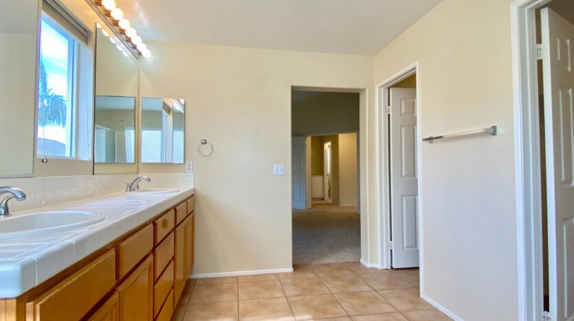 5485 Dunbar Dr - Oxnard - California - 4 bed, 3 bath rental property