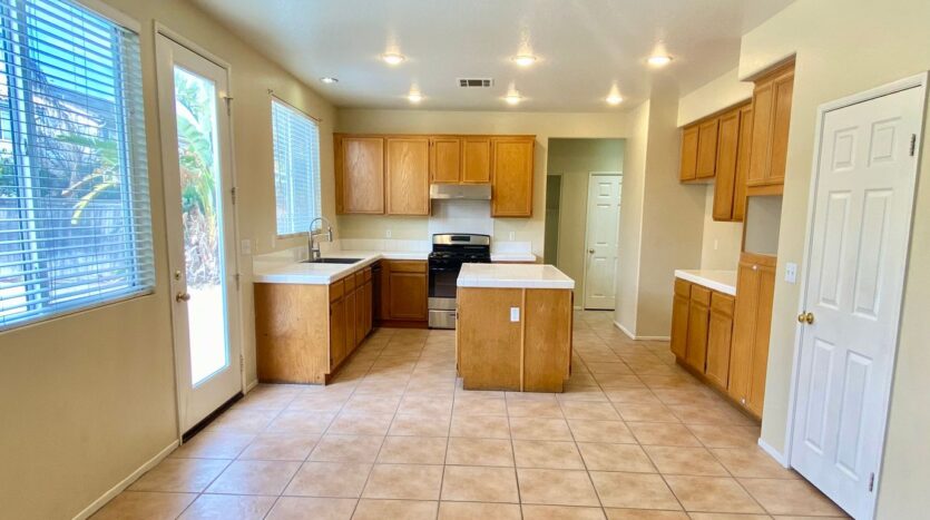 5485 Dunbar Dr - Oxnard - California - 4 bed, 3 bath rental property