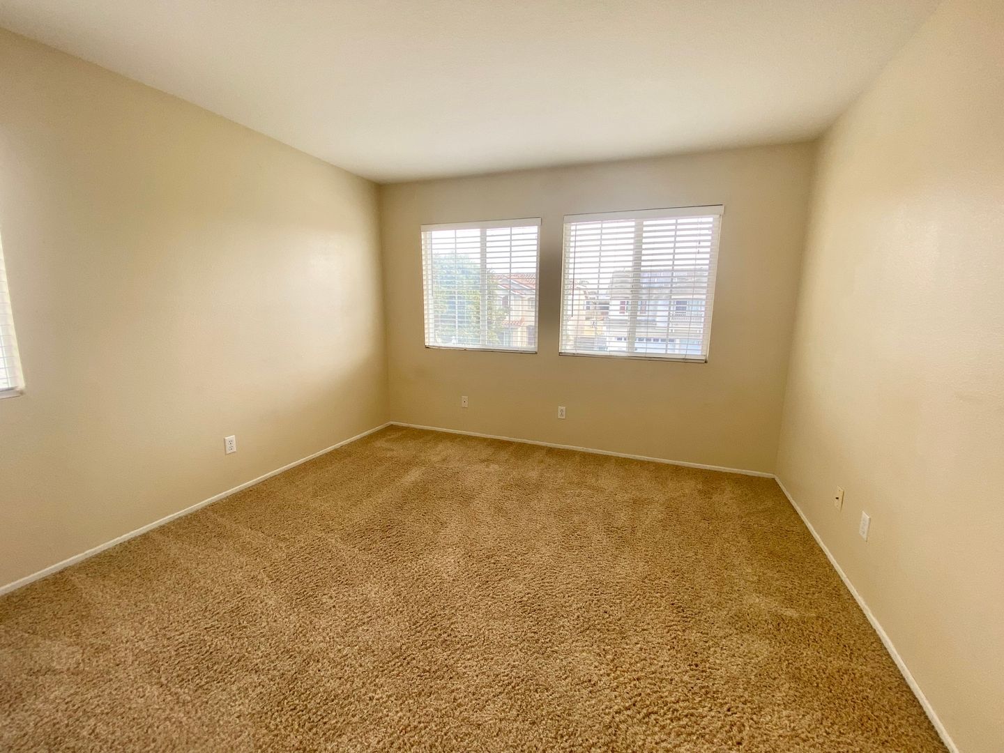 5485 Dunbar Dr - Oxnard - California - 4 bed, 3 bath rental property