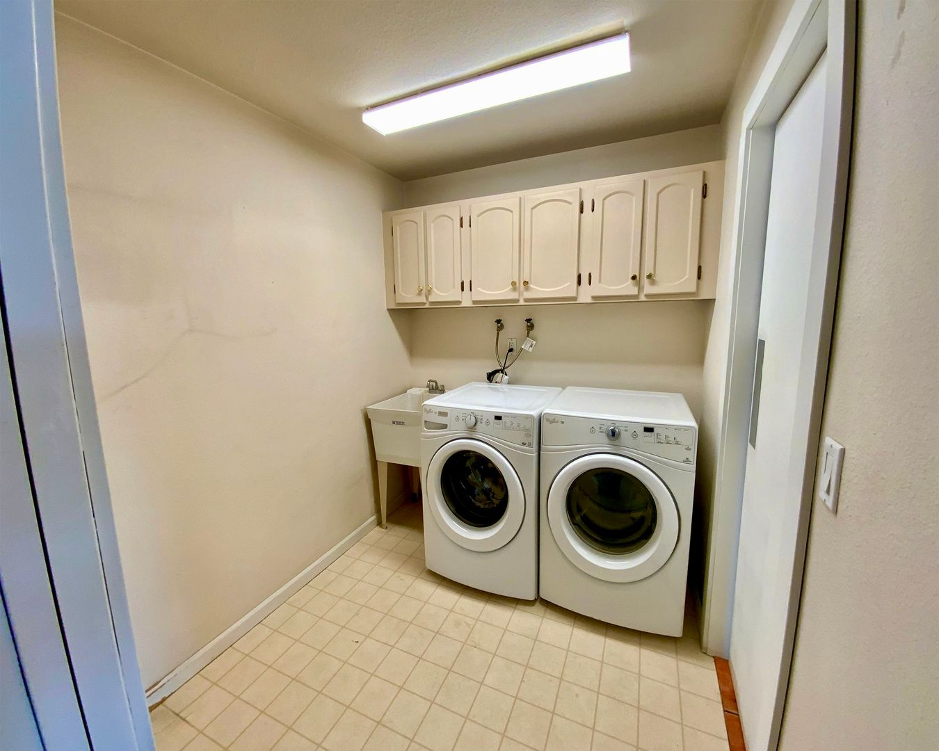 617 W Mercer Pl - Seattle - Washington - 2 bed, 2 bath rental property