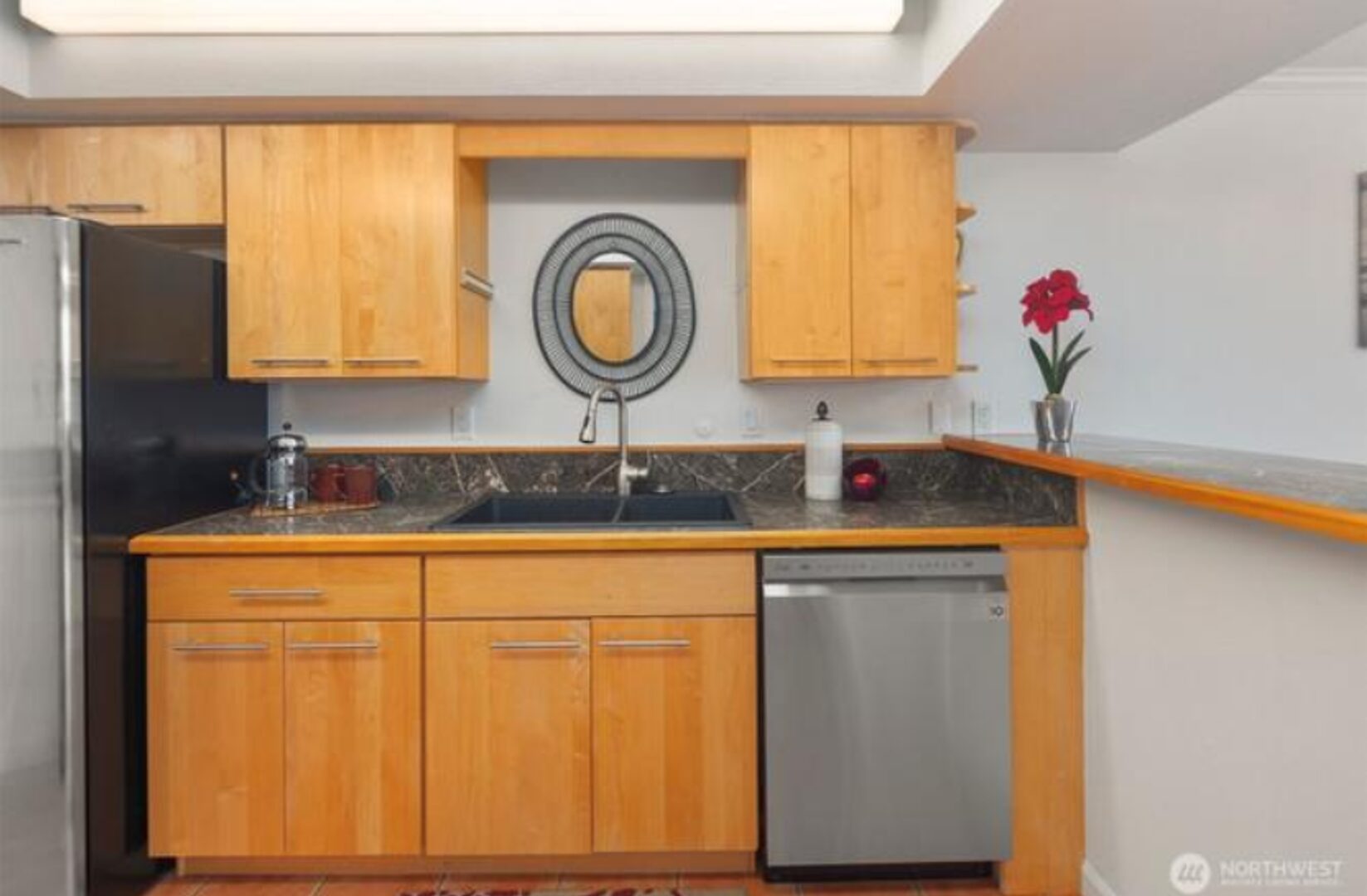 617 W Mercer Pl - Seattle - Washington - 2 bed, 2 bath rental property