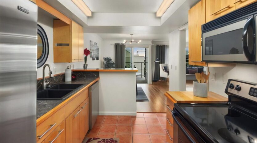 617 W Mercer Pl - Seattle - Washington - 2 bed, 2 bath rental property
