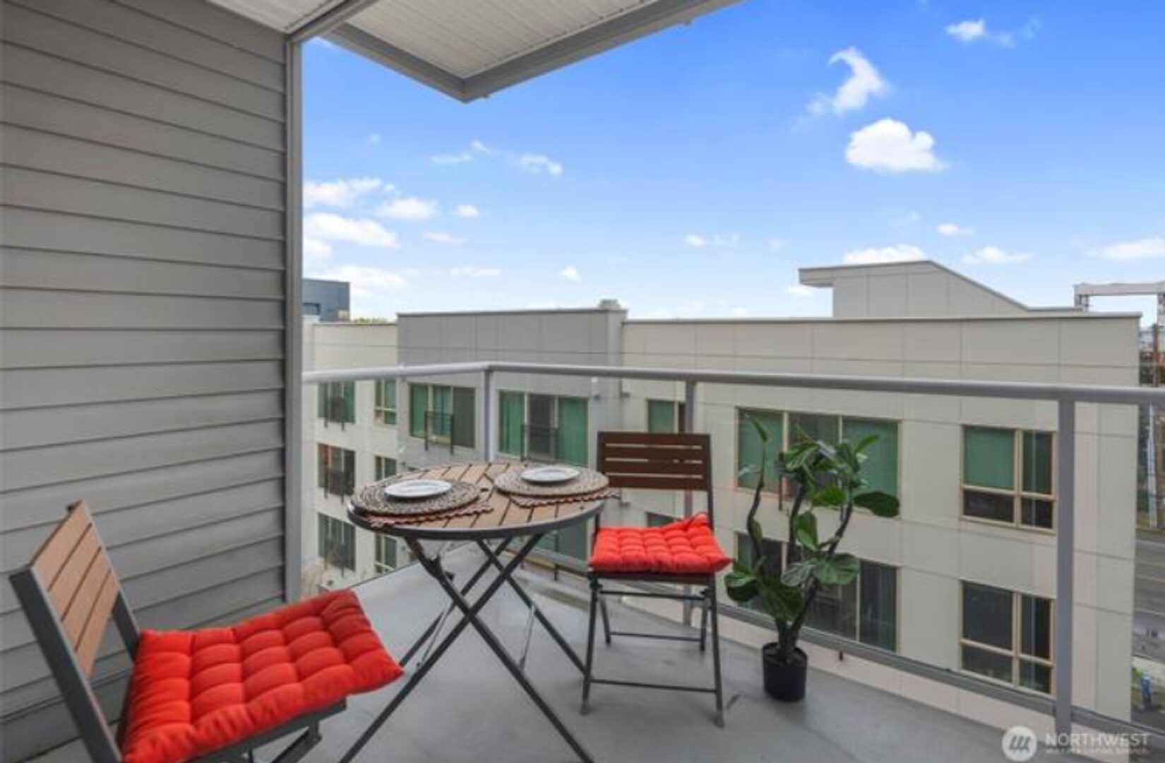 617 W Mercer Pl - Seattle - Washington - 2 bed, 2 bath rental property