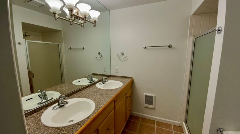 617 W Mercer Pl - Seattle - Washington - 2 bed, 2 bath rental property