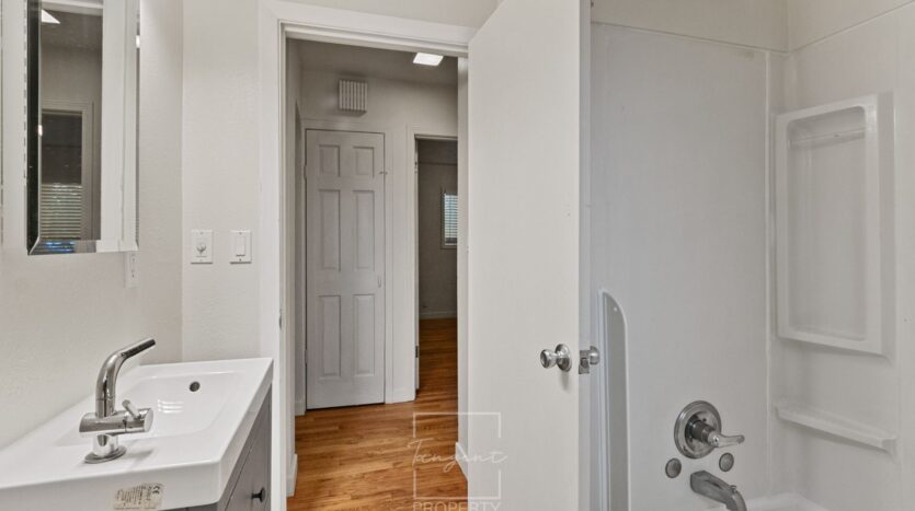 626 NE 120th Ave - House - Portland - Oregon - 3 bed, 1.5 bath rental property