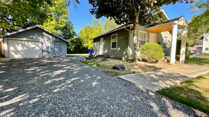 645 NE Roberts Ave.  - Gresham - Oregon - 2 bed, 1 bath rental property