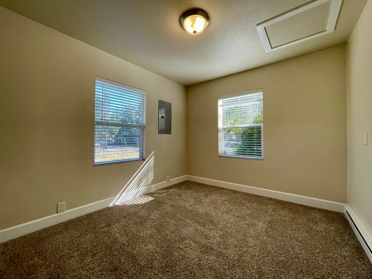 645 NE Roberts Ave.  - Gresham - Oregon - 2 bed, 1 bath rental property