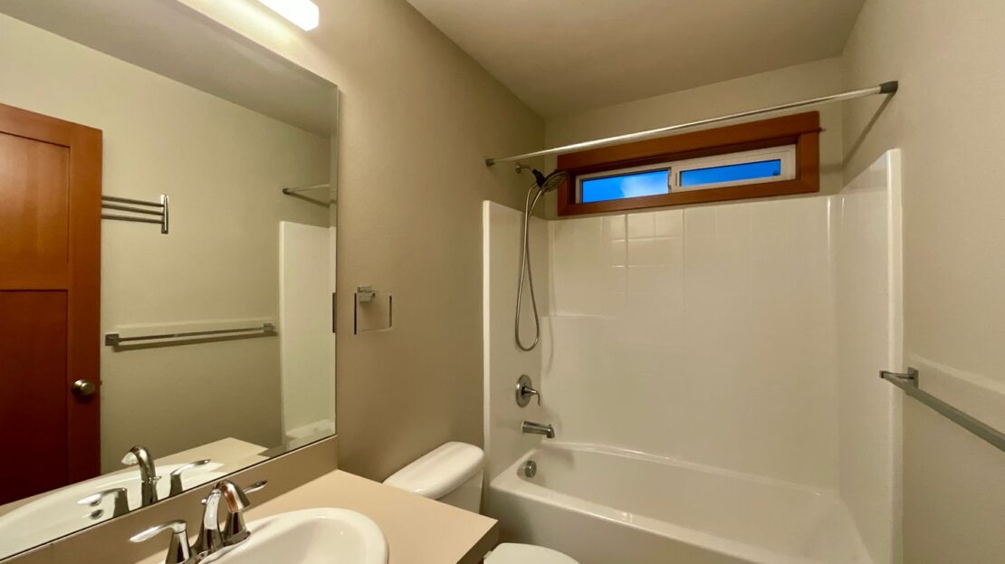 7109 Rainier Drive Unit G - Everett - Washington - 3 bed, 2.5 bath rental property