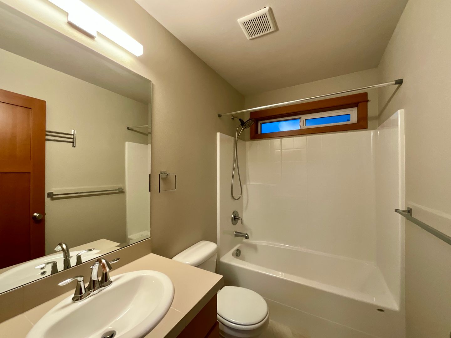 7109 Rainier Drive Unit G - Everett - Washington - 3 bed, 2.5 bath rental property