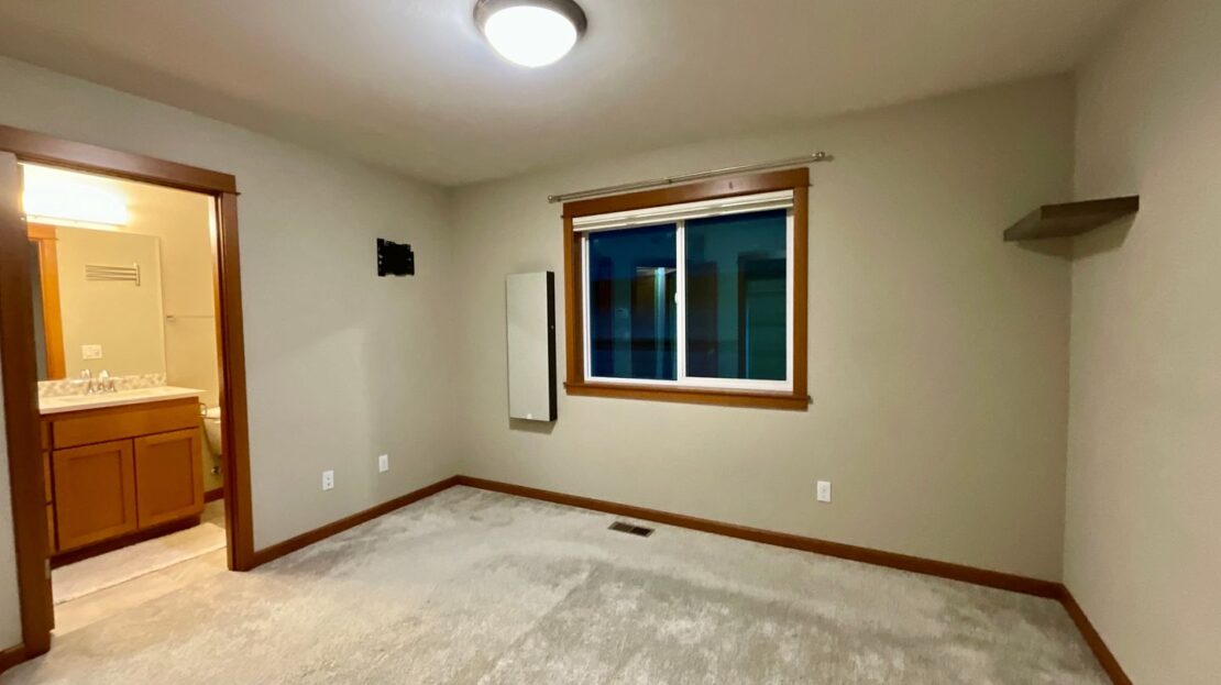 7109 Rainier Drive Unit G - Everett - Washington - 3 bed, 2.5 bath rental property