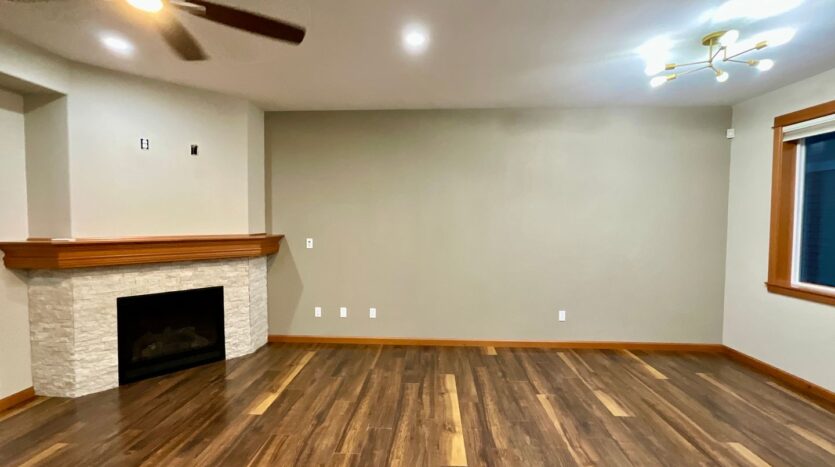 7109 Rainier Drive Unit G - Everett - Washington - 3 bed, 2.5 bath rental property