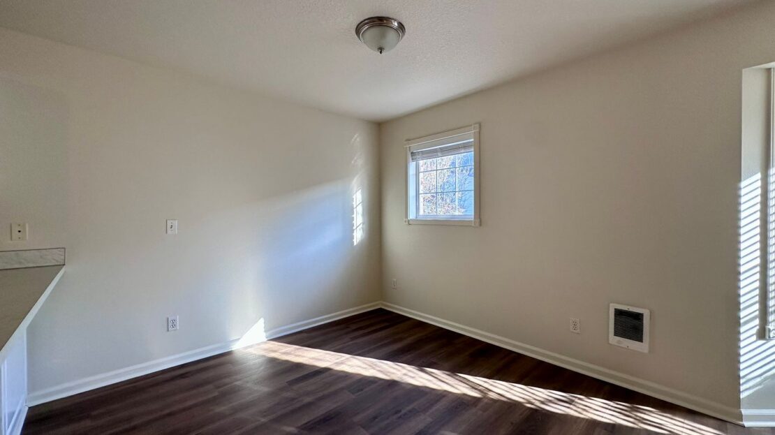 713 NE Roberts Avenue - Gresham - Oregon - 1 bed, 1 bath rental property