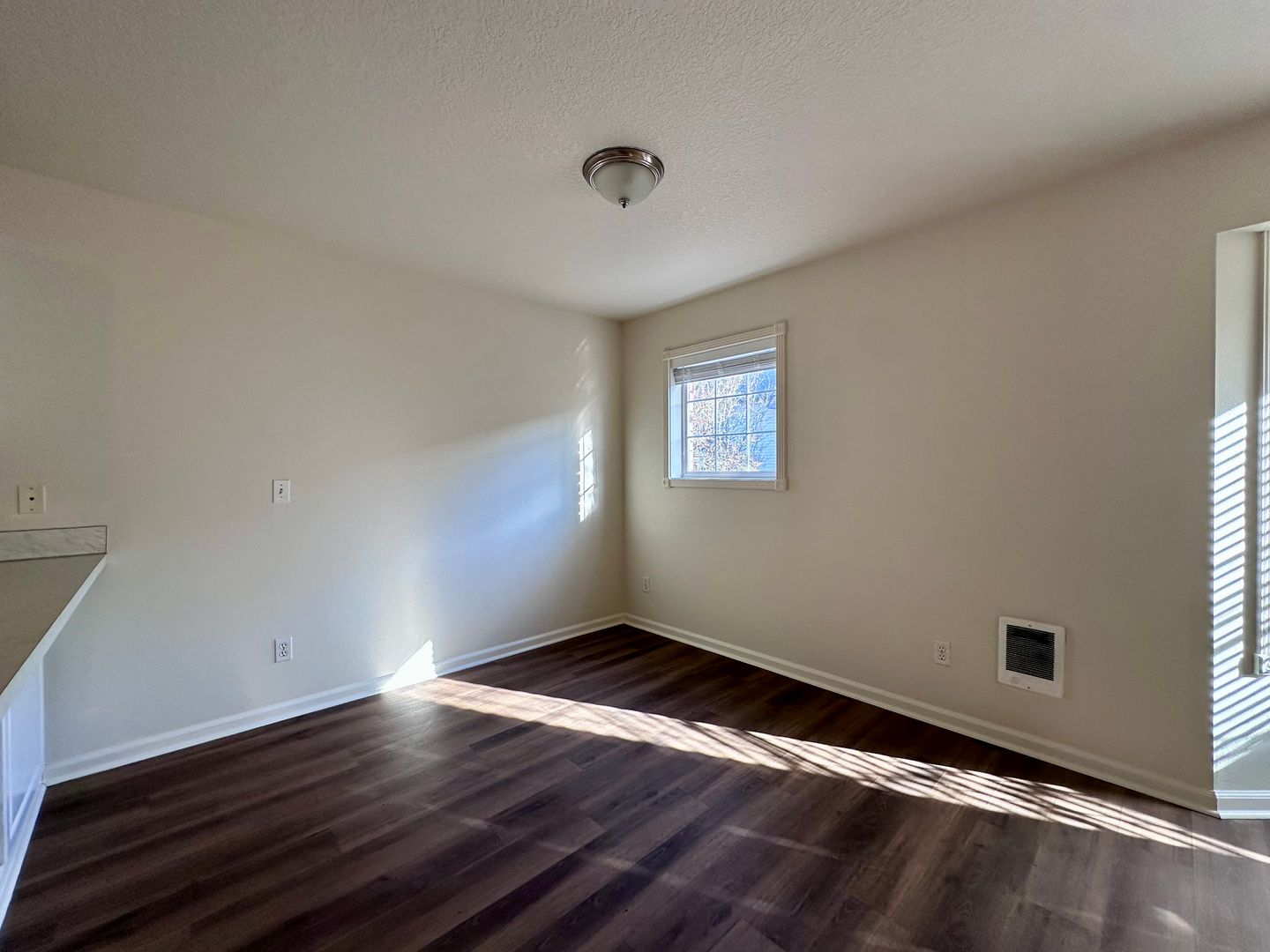 713 NE Roberts Avenue - Gresham - Oregon - 1 bed, 1 bath rental property