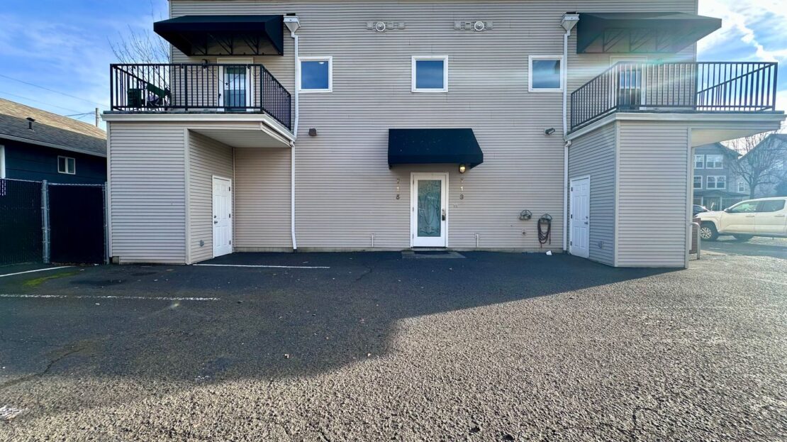 713 NE Roberts Avenue - Gresham - Oregon - 1 bed, 1 bath rental property