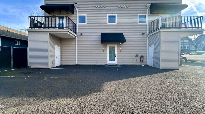 713 NE Roberts Avenue - Gresham - Oregon - 1 bed, 1 bath rental property