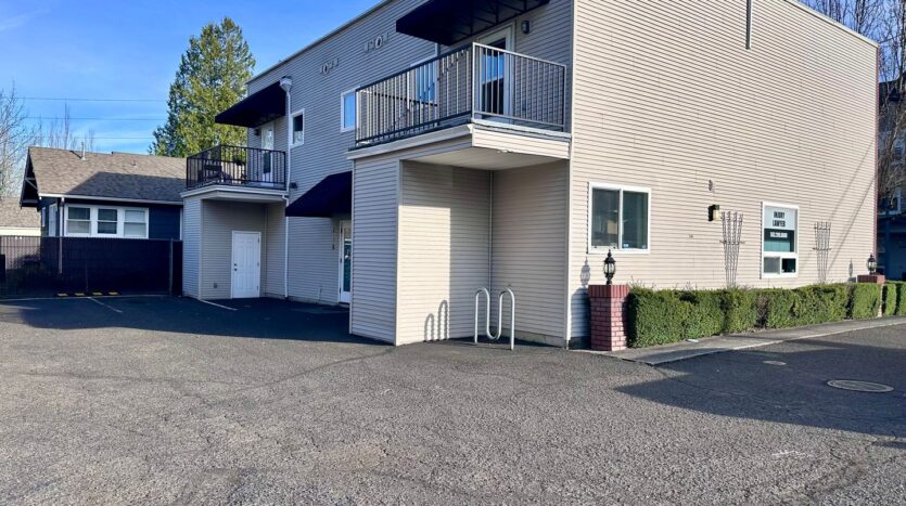 713 NE Roberts Avenue - Gresham - Oregon - 1 bed, 1 bath rental property