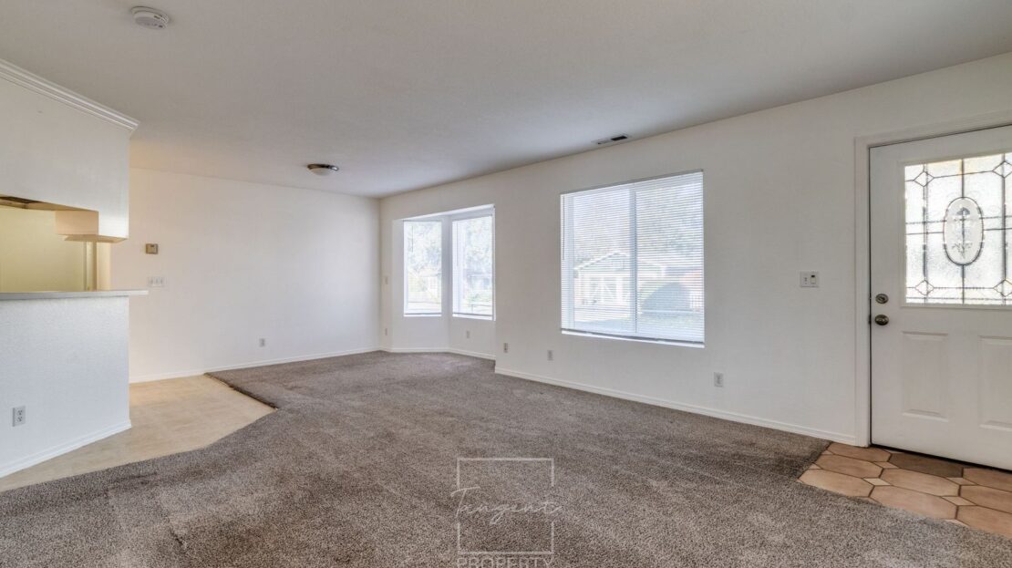 7130 SE Ogden Street - Portland - Oregon - 3 bed, 2 bath rental property