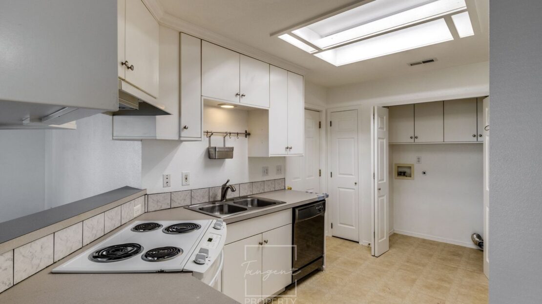 7130 SE Ogden Street - Portland - Oregon - 3 bed, 2 bath rental property