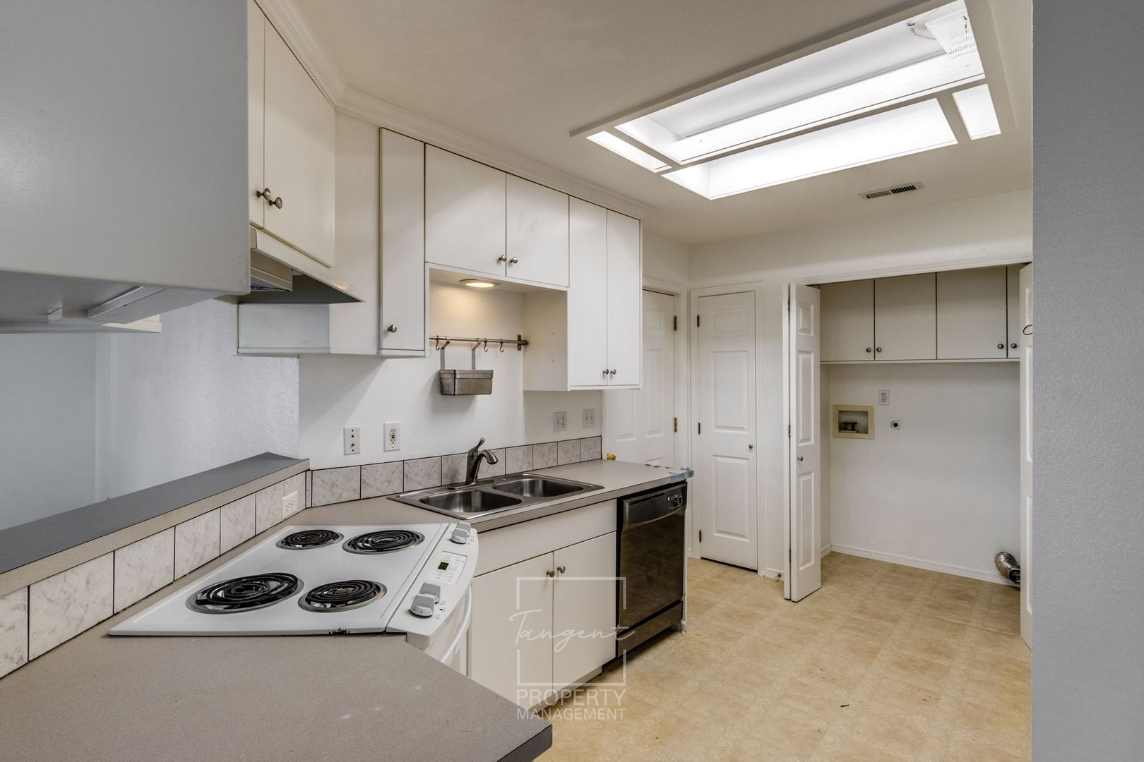 7130 SE Ogden Street - Portland - Oregon - 3 bed, 2 bath rental property