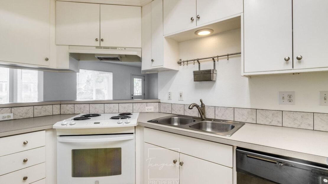 7130 SE Ogden Street - Portland - Oregon - 3 bed, 2 bath rental property