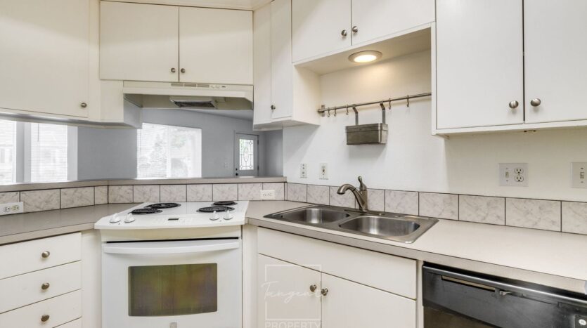 7130 SE Ogden Street - Portland - Oregon - 3 bed, 2 bath rental property