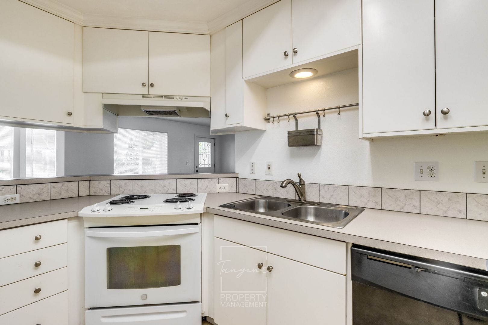 7130 SE Ogden Street - Portland - Oregon - 3 bed, 2 bath rental property