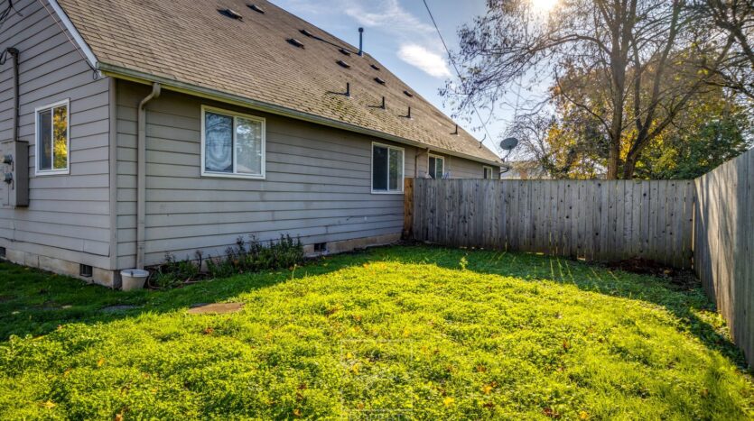 7130 SE Ogden Street - Portland - Oregon - 3 bed, 2 bath rental property