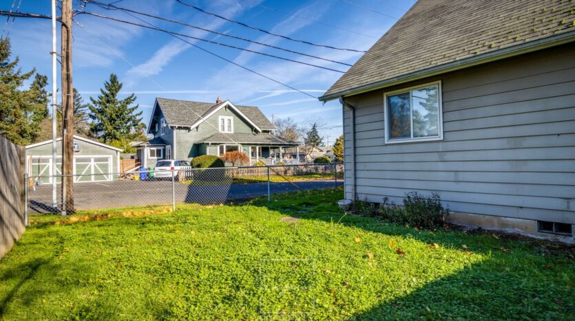 7130 SE Ogden Street - Portland - Oregon - 3 bed, 2 bath rental property