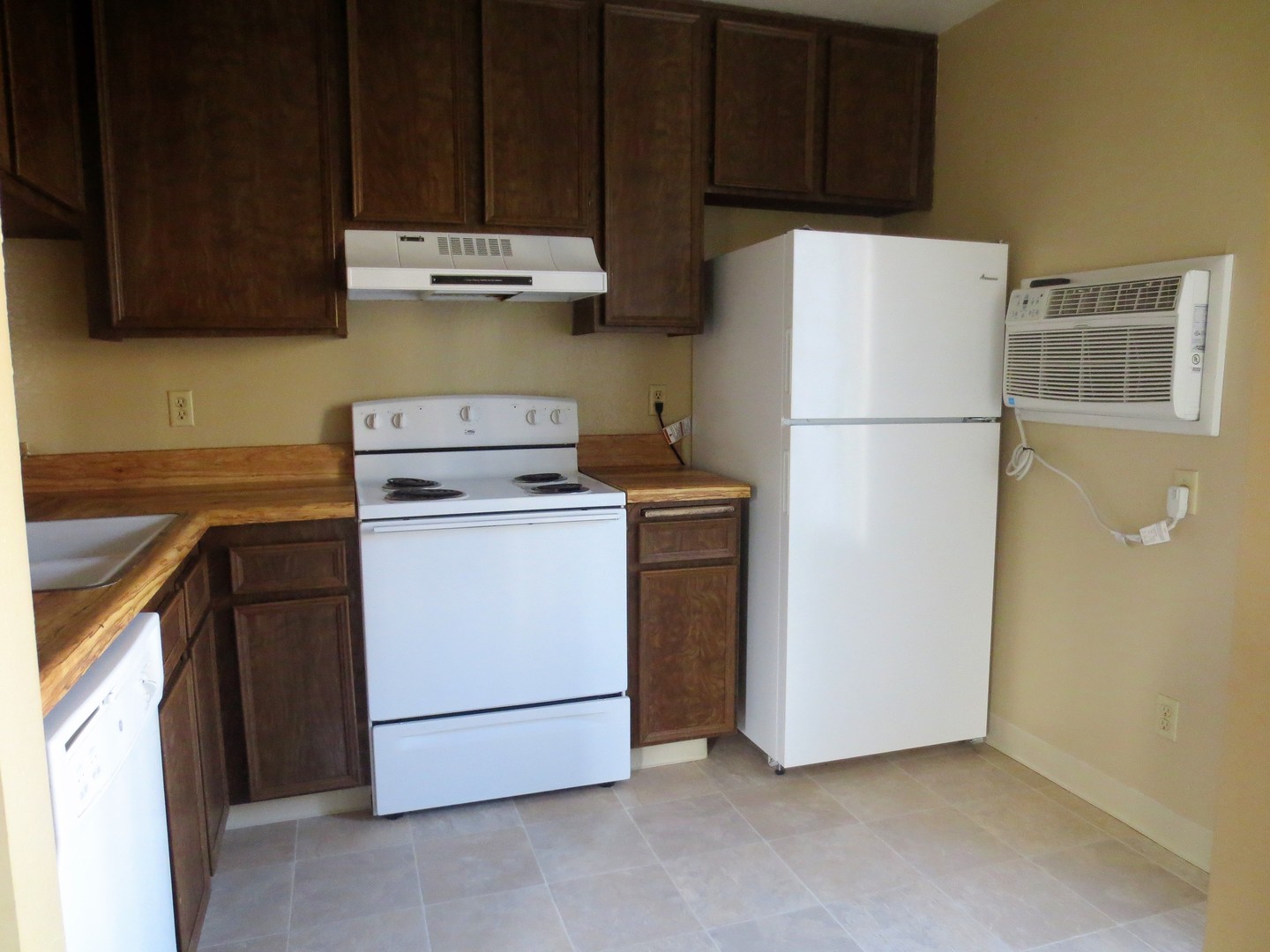 7504 Parkway Dr #200 - La Mesa - California - 1 bed, 1 bath rental property