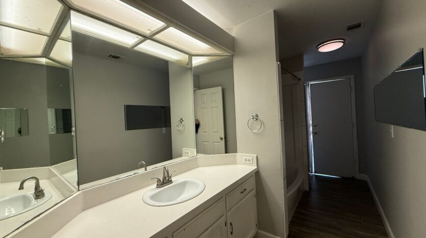 8425 N 8th Street - Fresno - California - 3 bed, 2 bath rental property