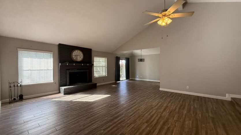 8425 N 8th Street - Fresno - California - 3 bed, 2 bath rental property