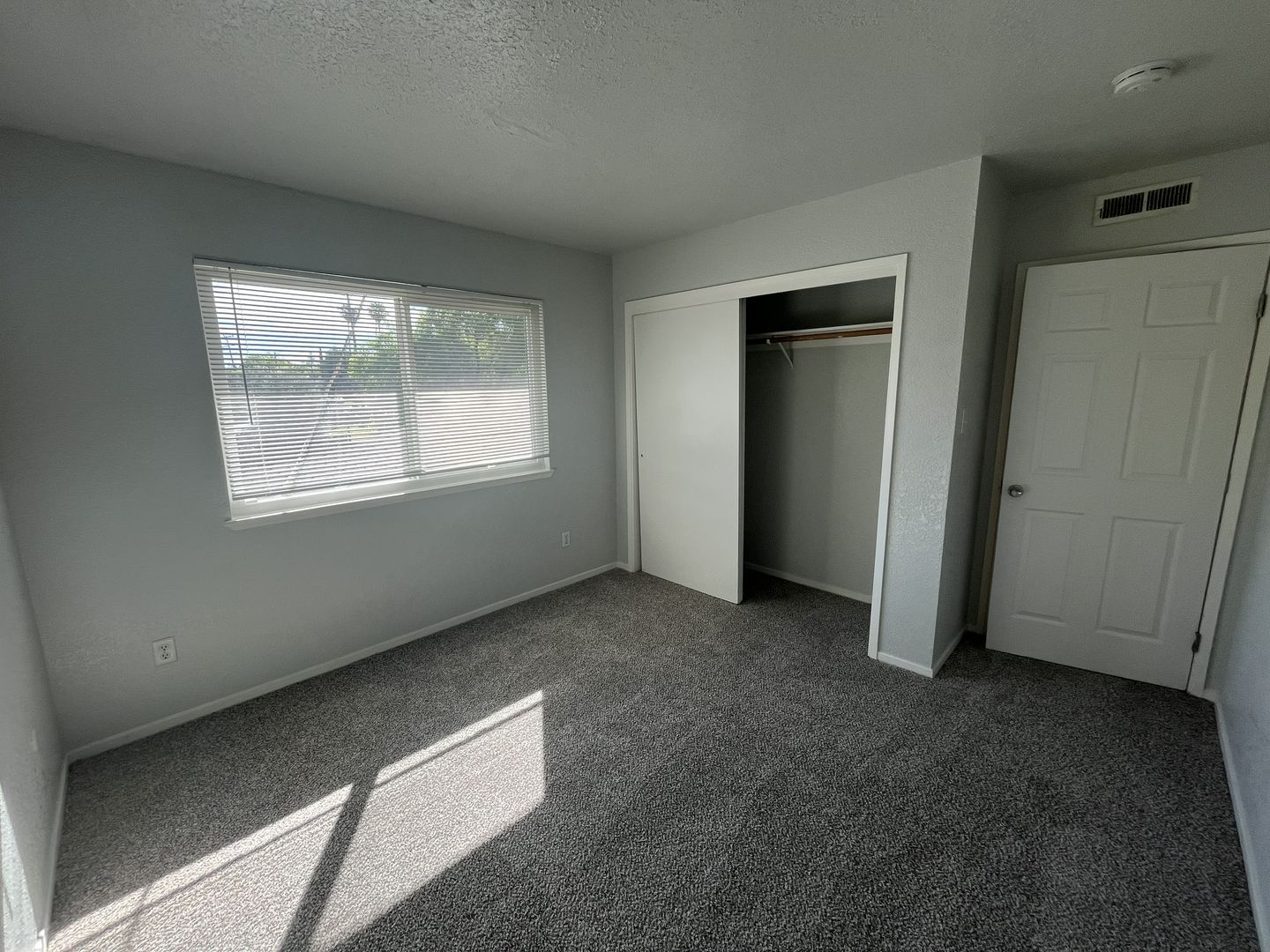 901 Carro Drive Unit #2 - Sacramento - California - 2 bed, 1 bath rental property